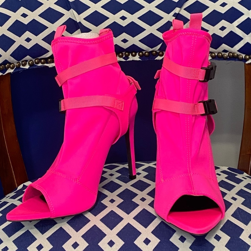 Neon pink pointy peep toe ankle bootie - Picture 2 of 7